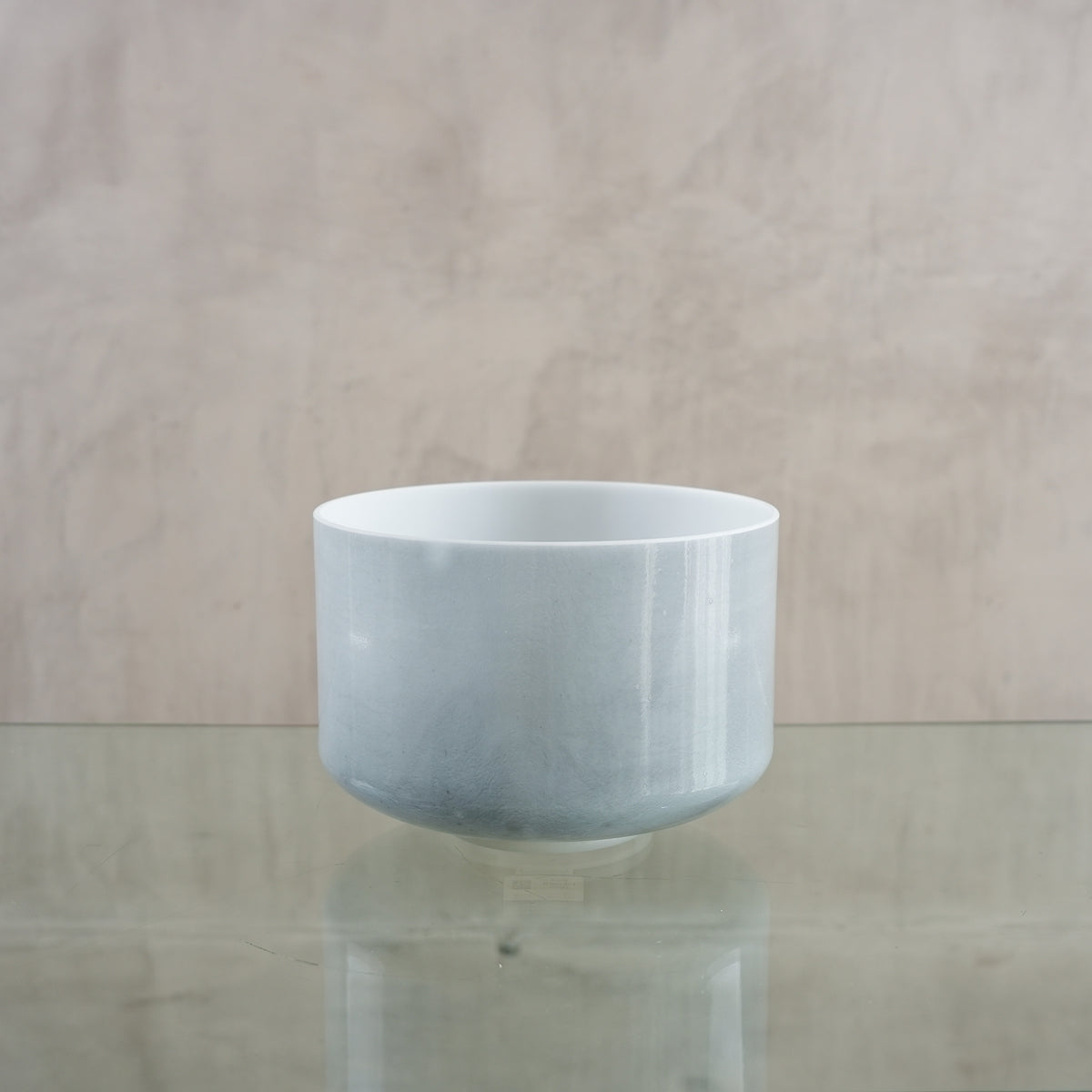 Crystal singing bowl 147070, upright view