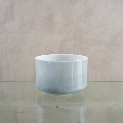 Crystal singing bowl 147070, upright view