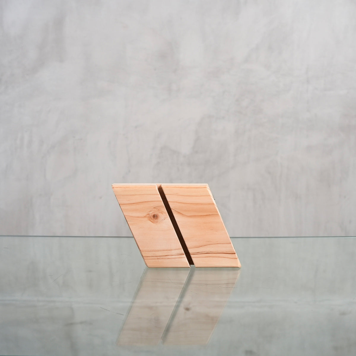 Single Wave Stand
