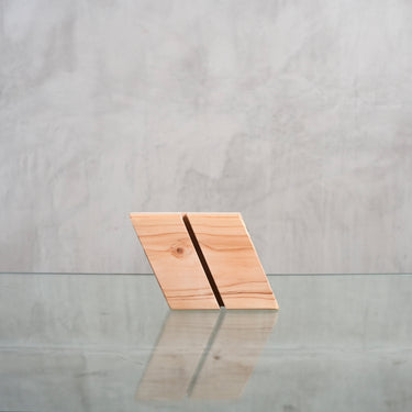 Single Wave Stand