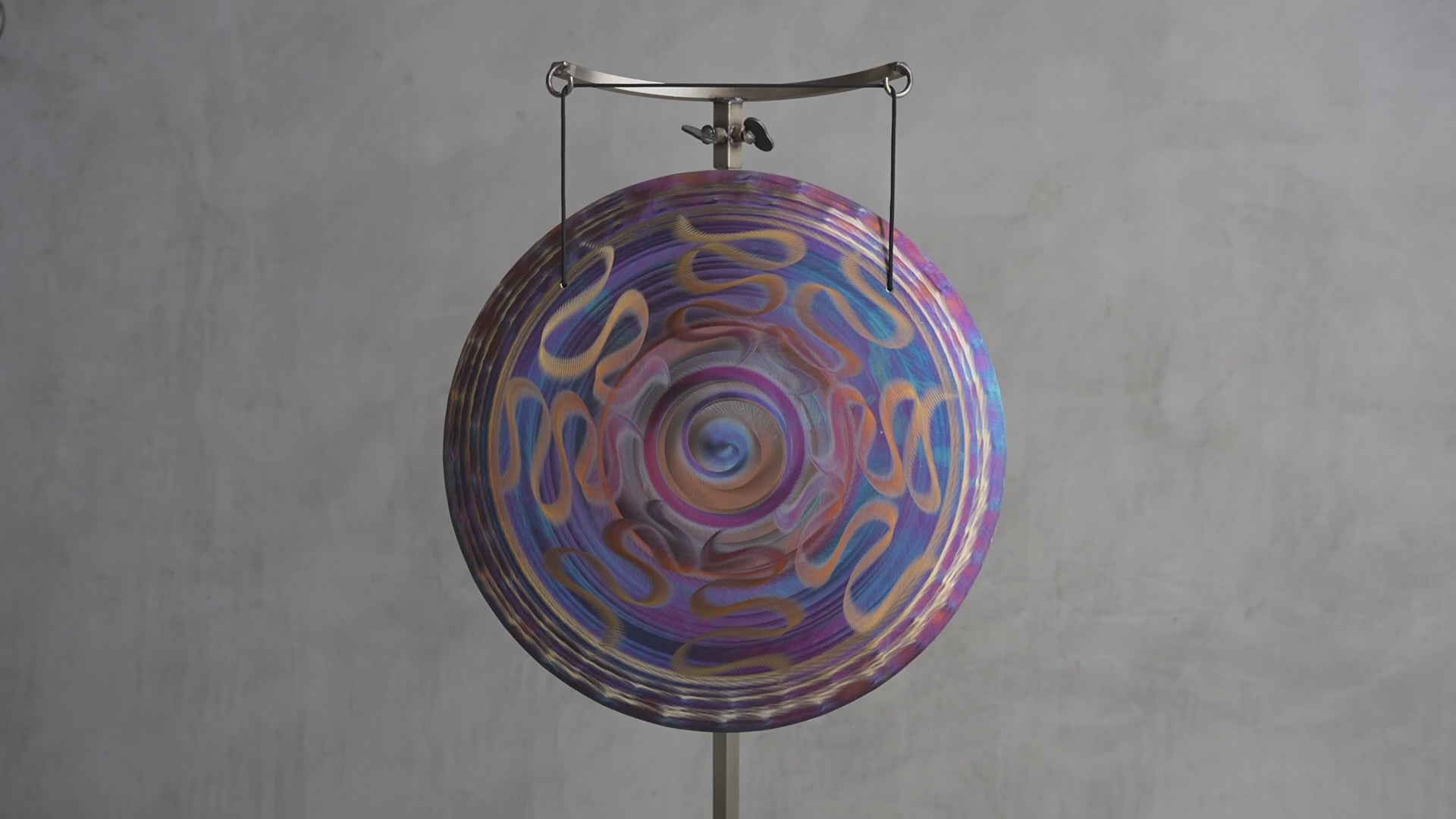Grotta Sonora 19" Handheld Gong D#+15(2)b78Hz | 190055 sound demo