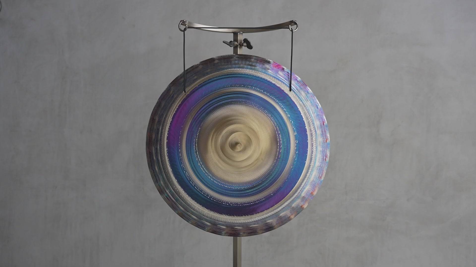Grotta Sonora 19" Handheld Gong E-25(2) 81Hz | 190057 sound demo
