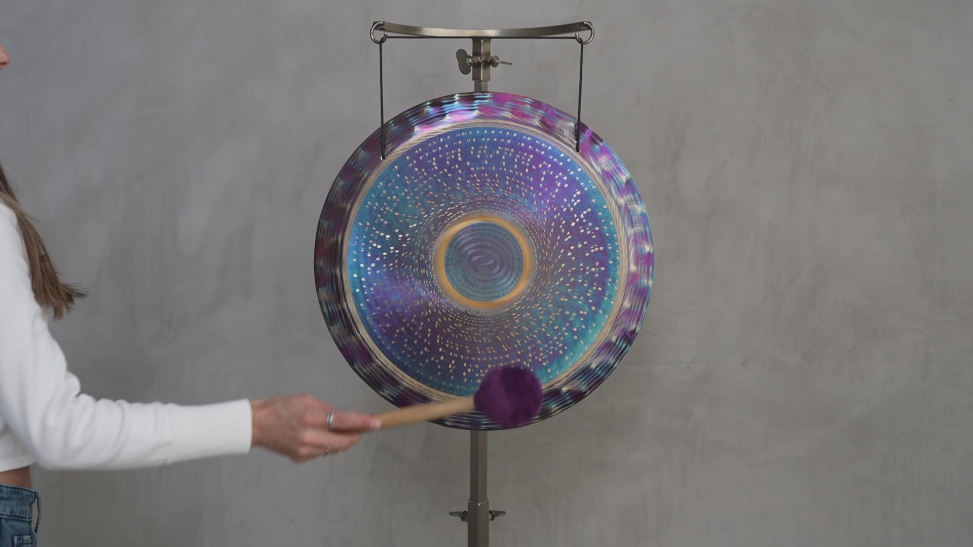 Grotta Sonora 19″ Handheld Gong E+25 167Hz | 190033 sound demo