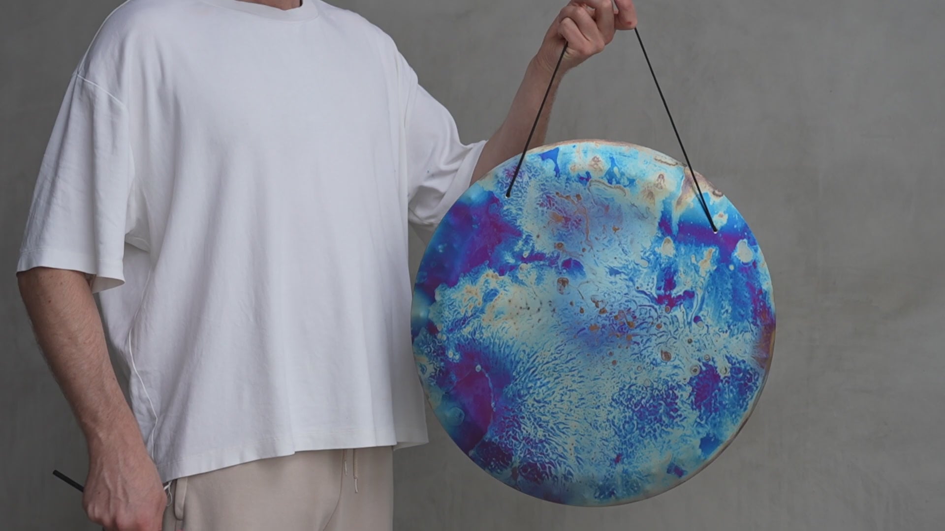 Grotta Sonora 19″ Titanium Handheld Gong D#+20 156Hz | 190034 sound demo