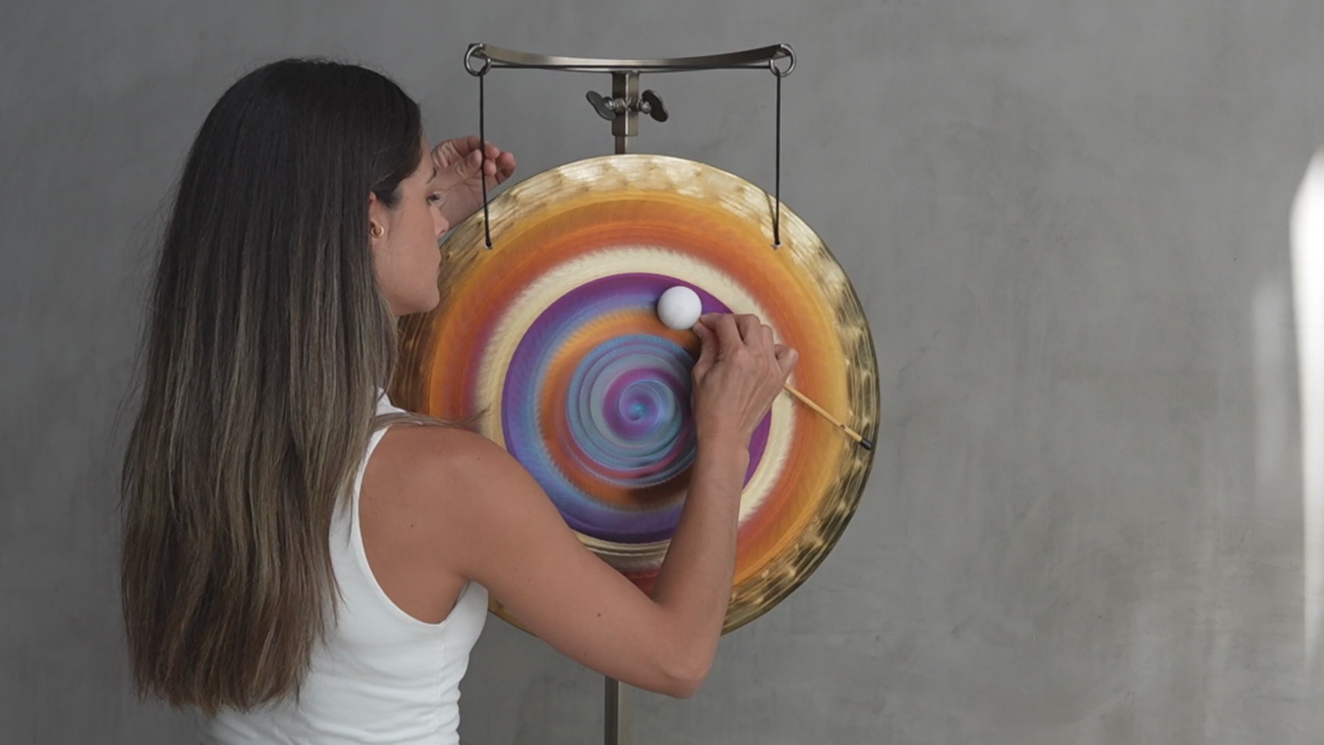 Grotta Sonora 19″ Handheld Gong D-25 120Hz | 190004 sound demo