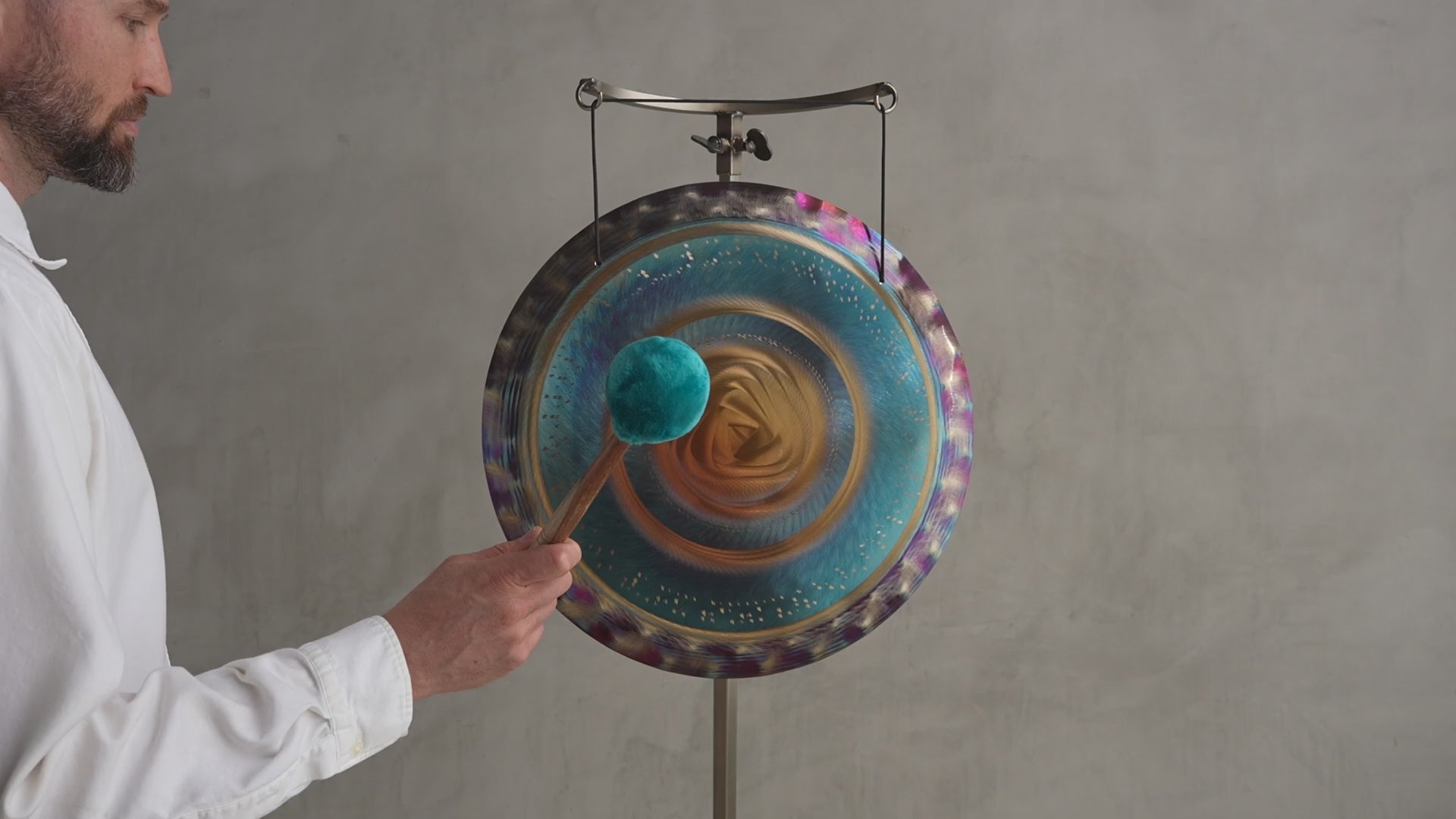 Grotta Sonora 19" Handheld Gong C-10(3) 130 Hz | 190013 sound demo