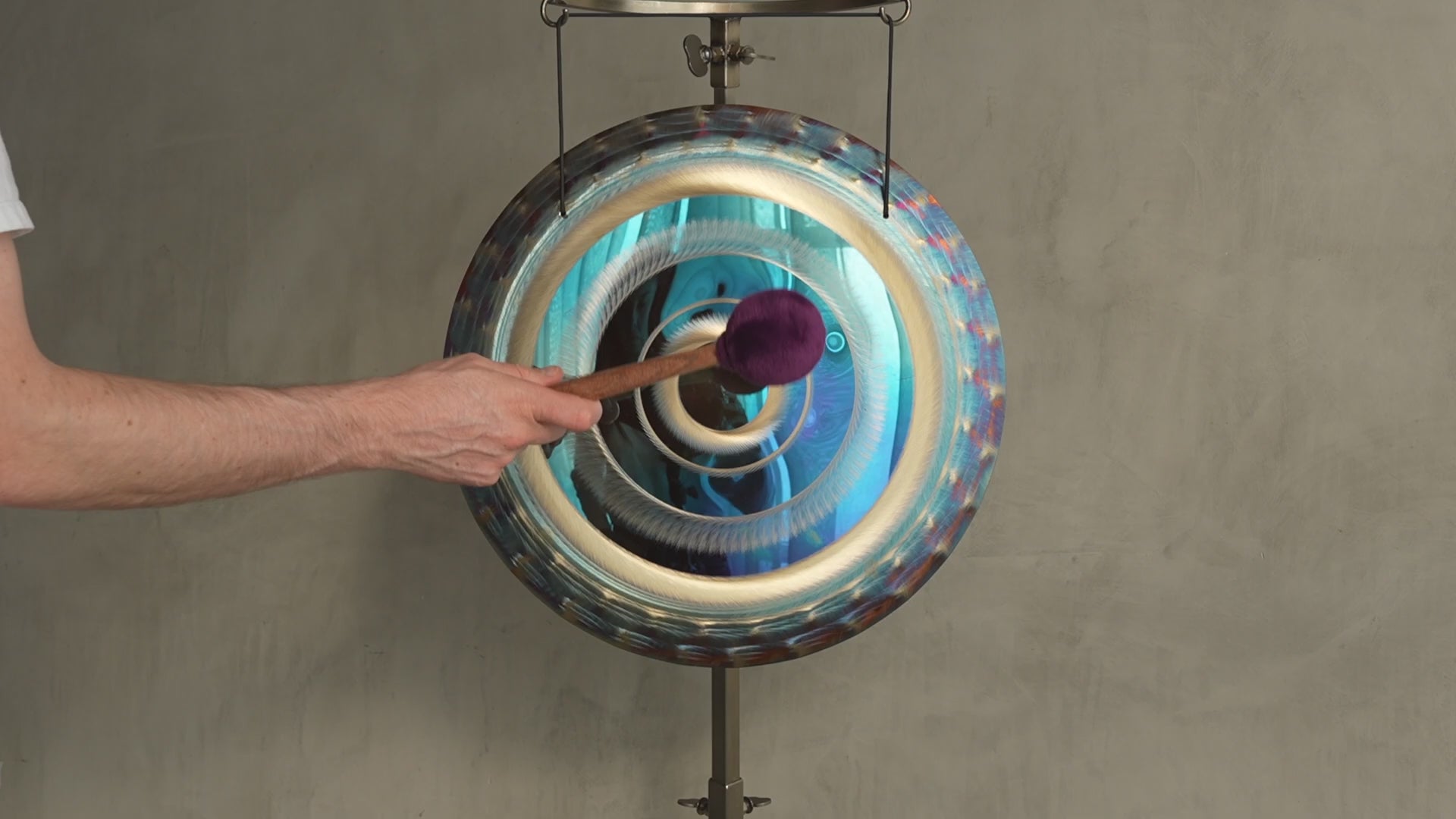 Grotta Sonora 19″ Handheld Gong B-30 121Hz | 190015 sound demo