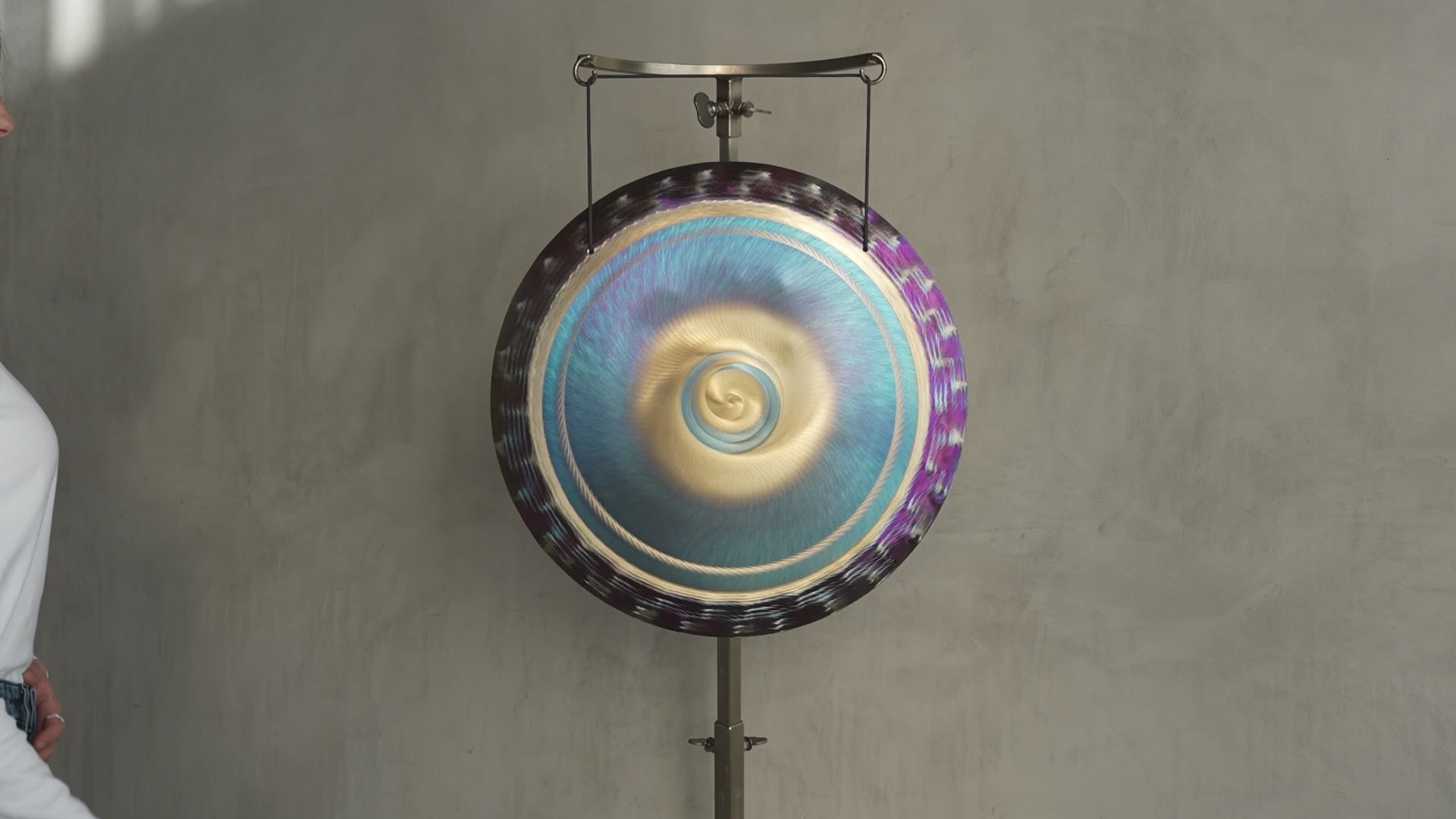 Grotta Sonora 19″ Handheld Gong E+20 (3) 166Hz | 190029 sound demo